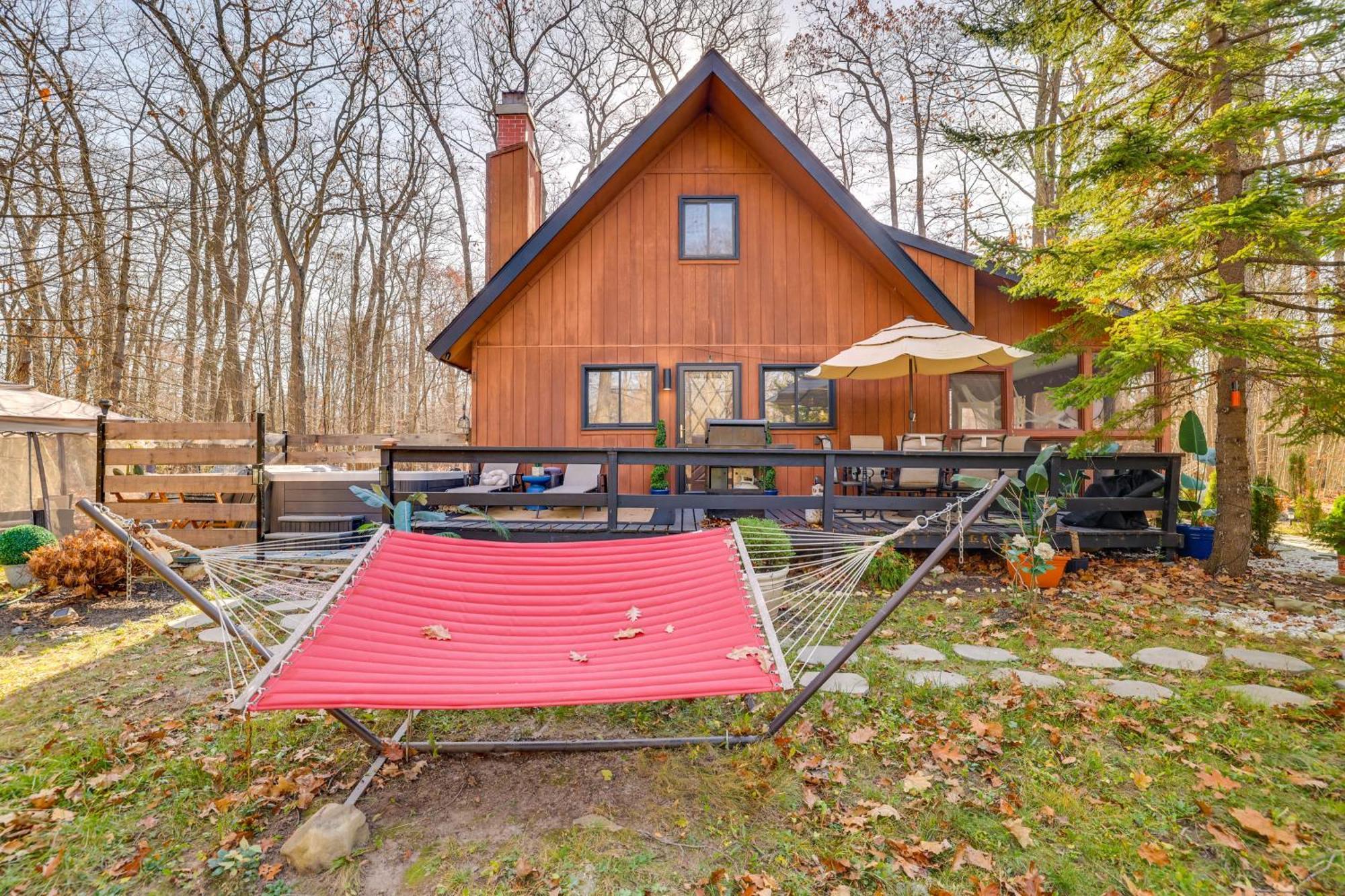 Pocono Family Game And Hot Tub