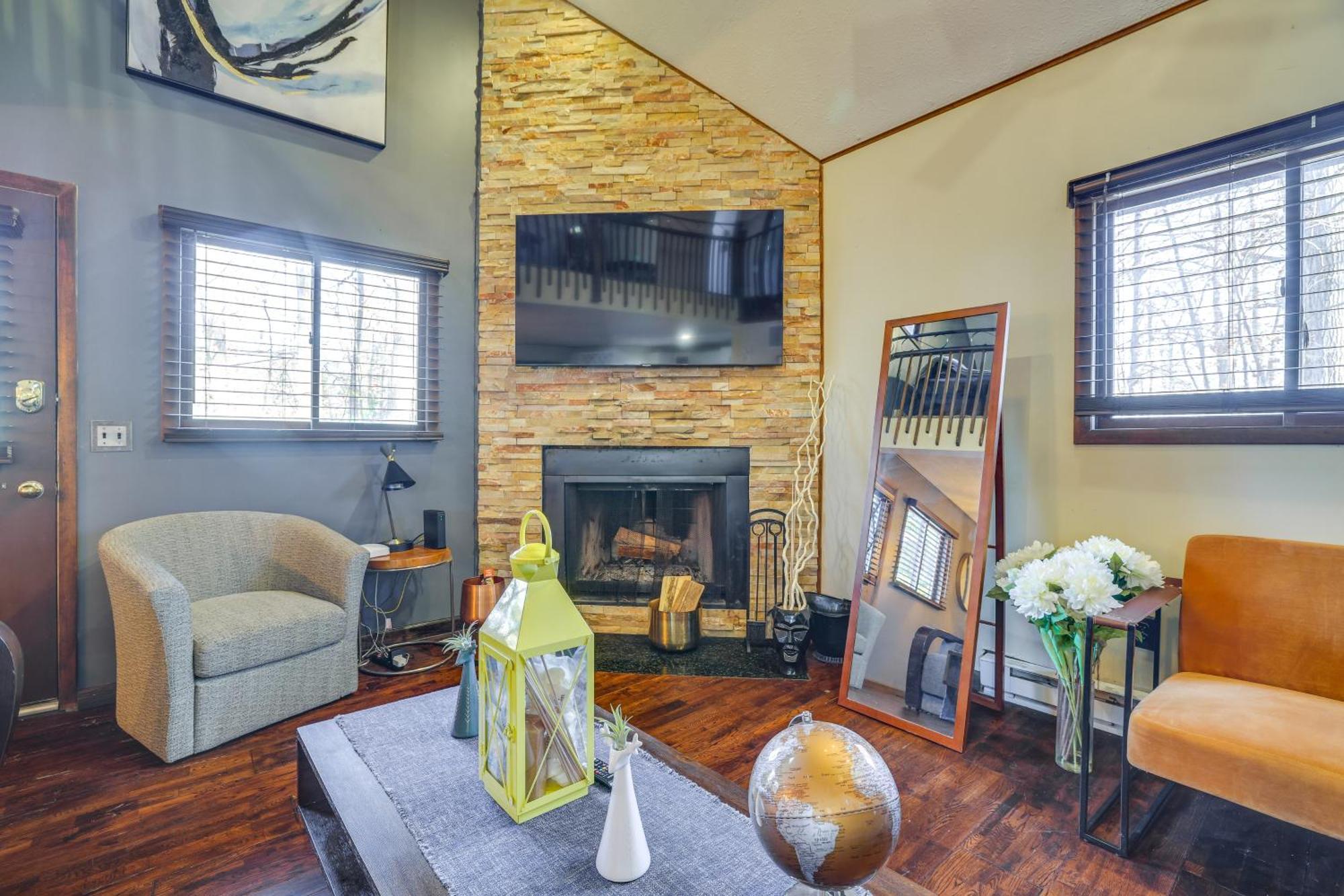 Pocono Family Game And Hot Tub Holiday home