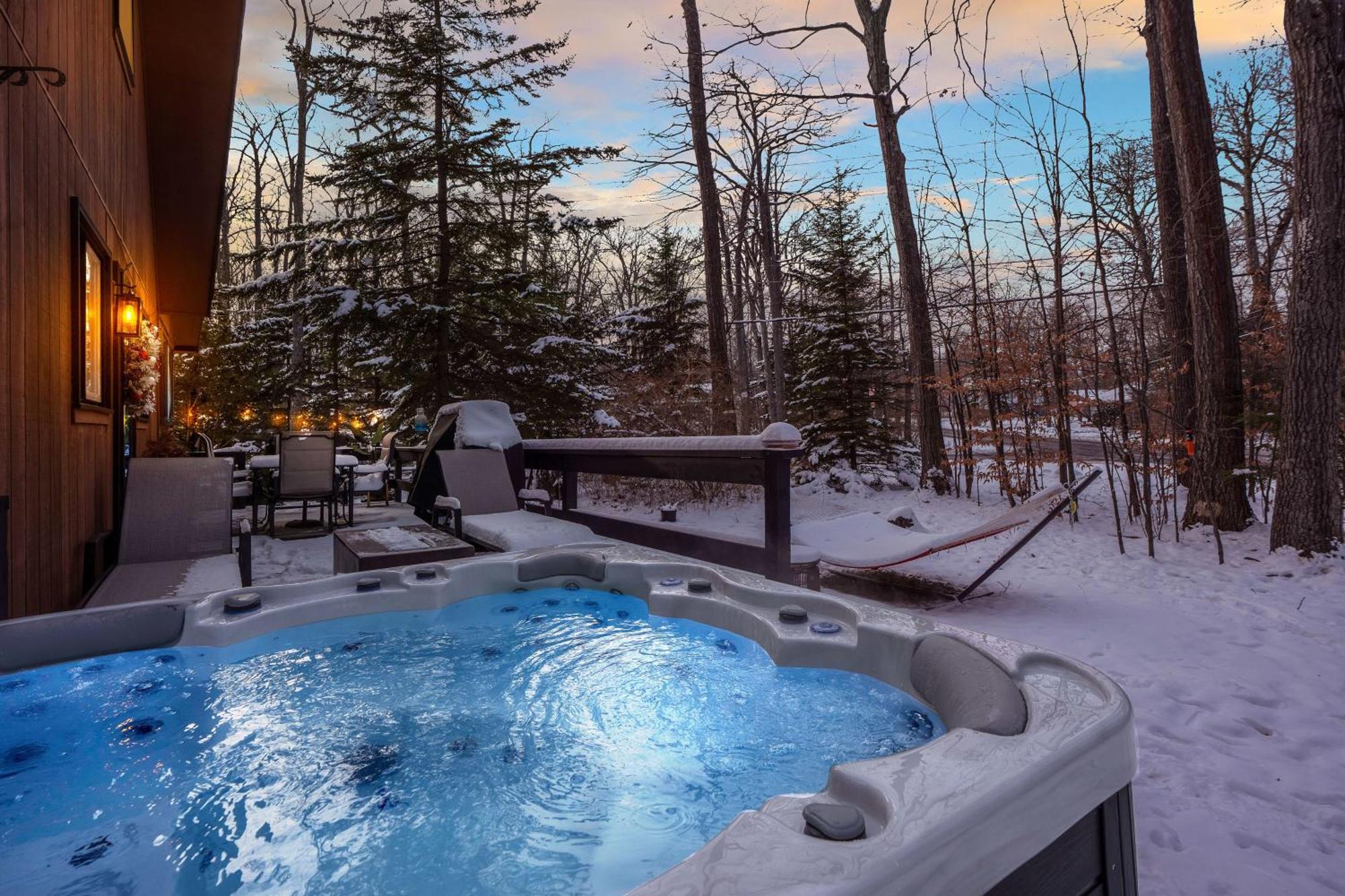 Pocono Family Game And Hot Tub