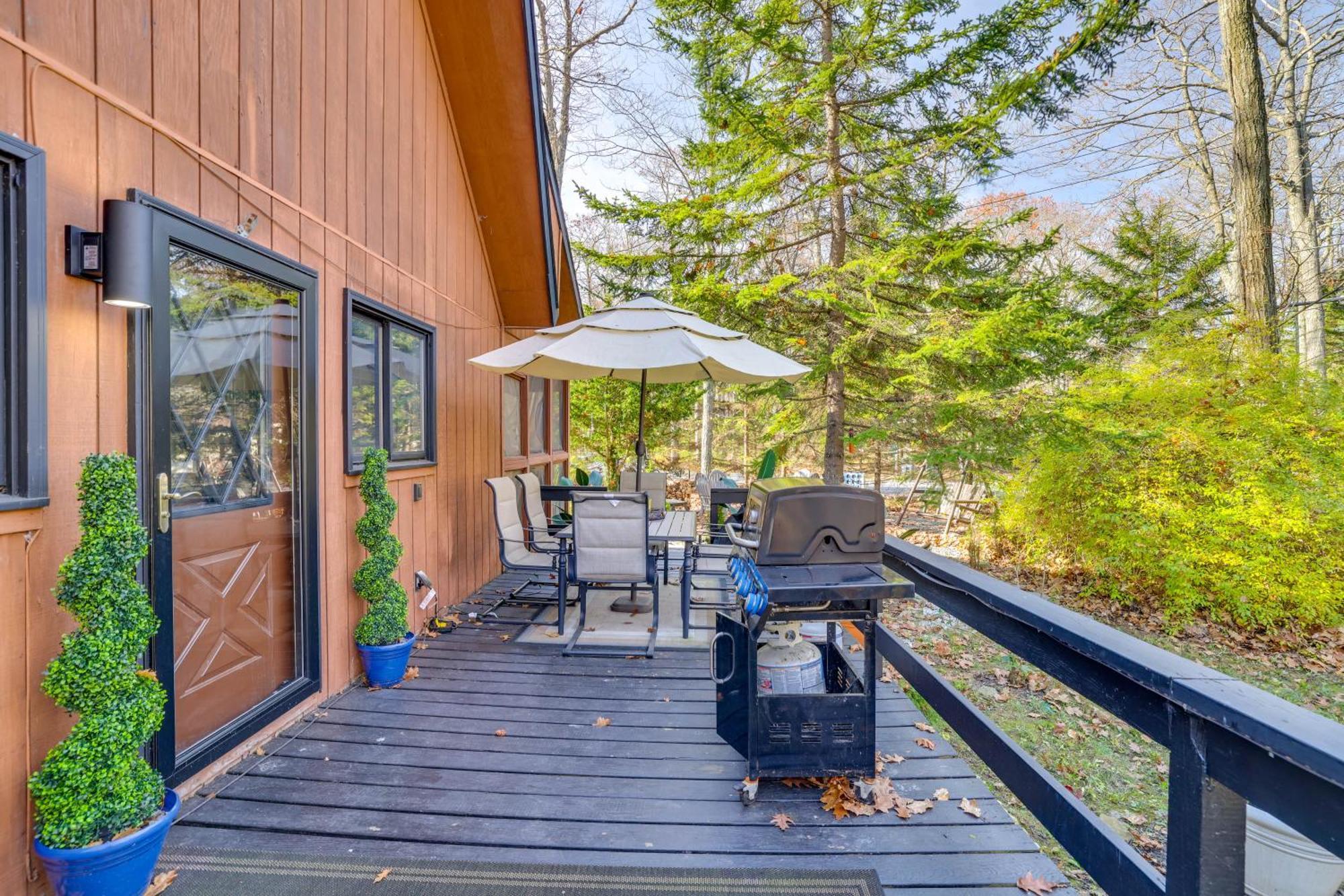 Pocono Family Game And Hot Tub Holiday home *
